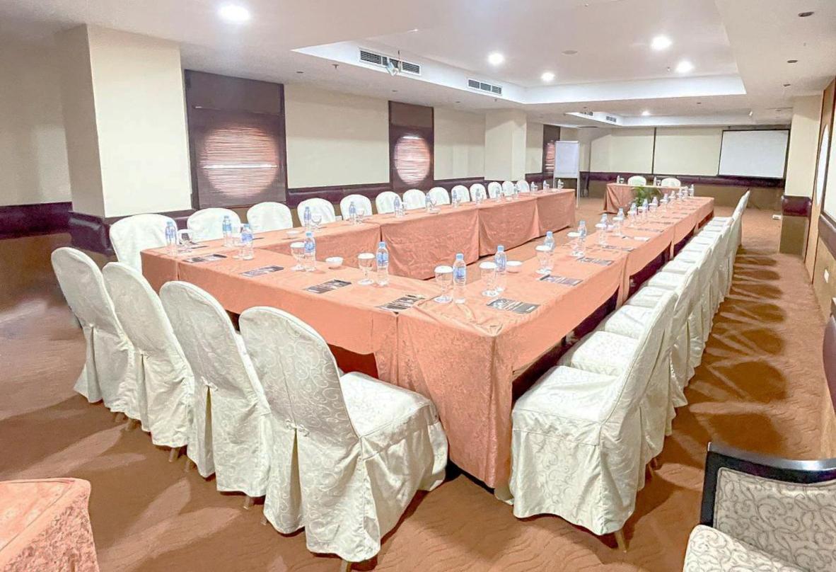 נגויה Pacific Palace Hotel מראה חיצוני תמונה
