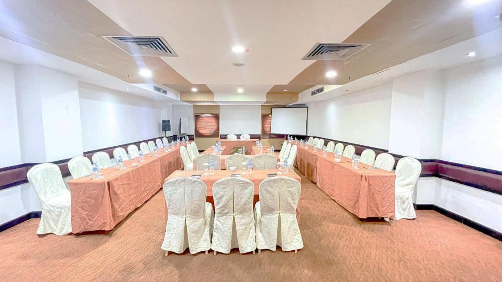 נגויה Pacific Palace Hotel מראה חיצוני תמונה