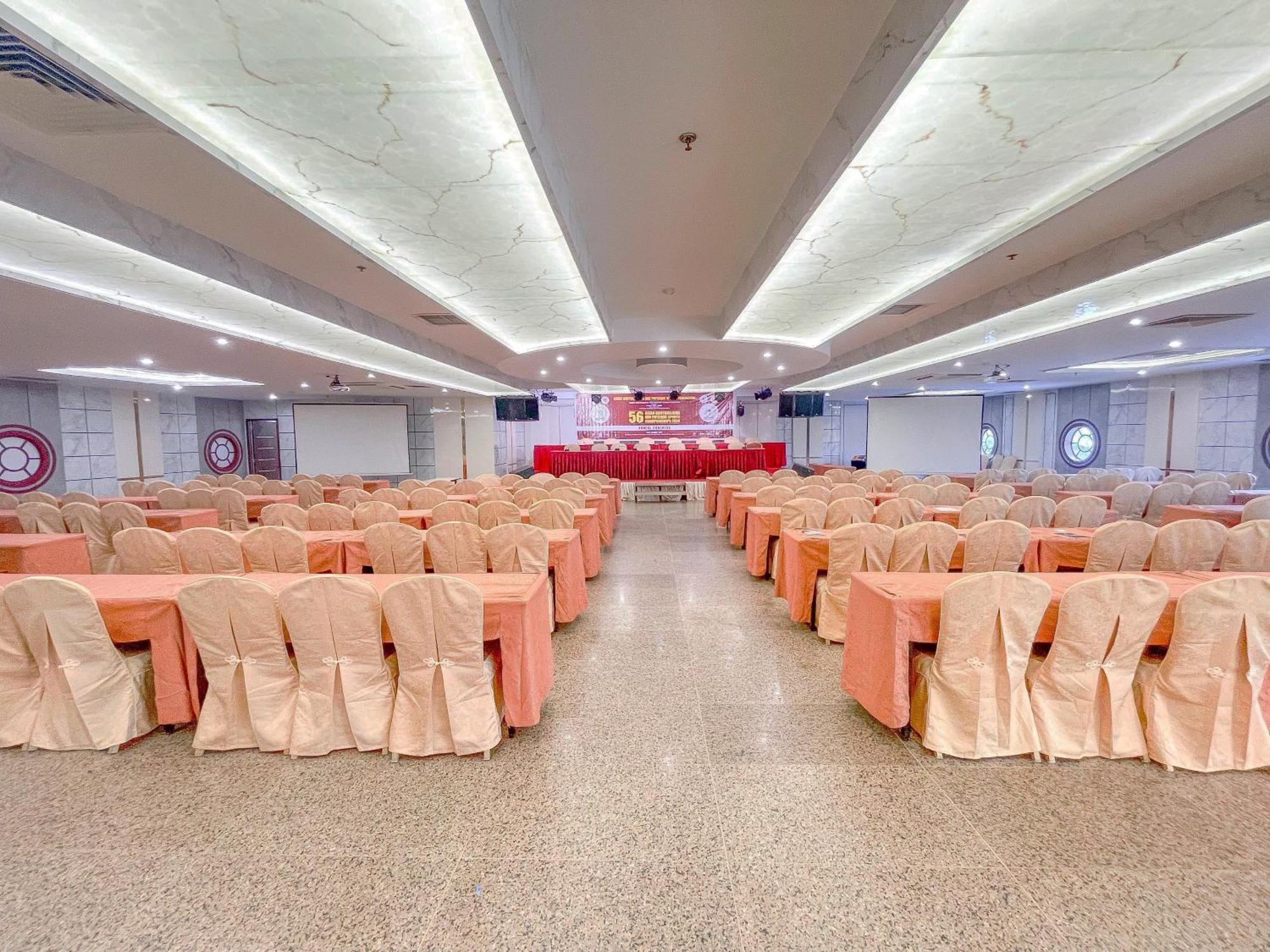 נגויה Pacific Palace Hotel מראה חיצוני תמונה